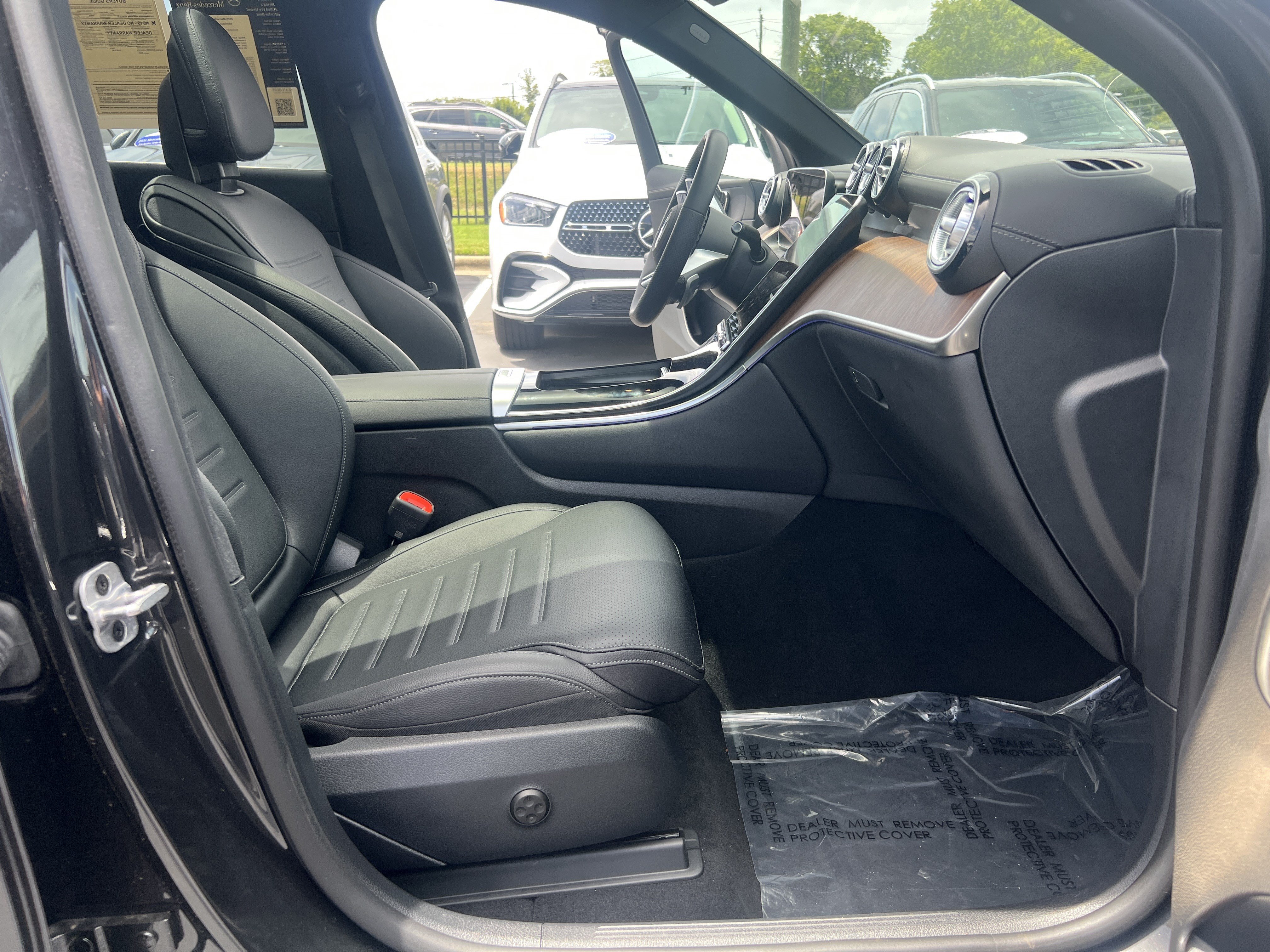 Certified 2025 Mercedes-Benz GLC 300 4MATIC image 35