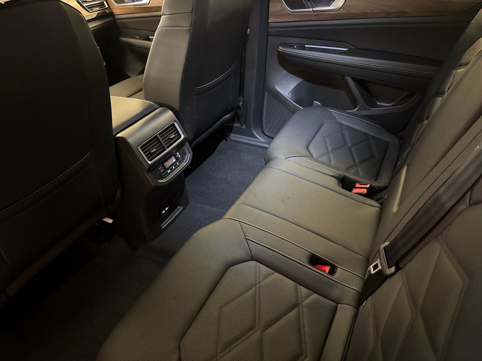 New 2026 Volkswagen Atlas SE image 11