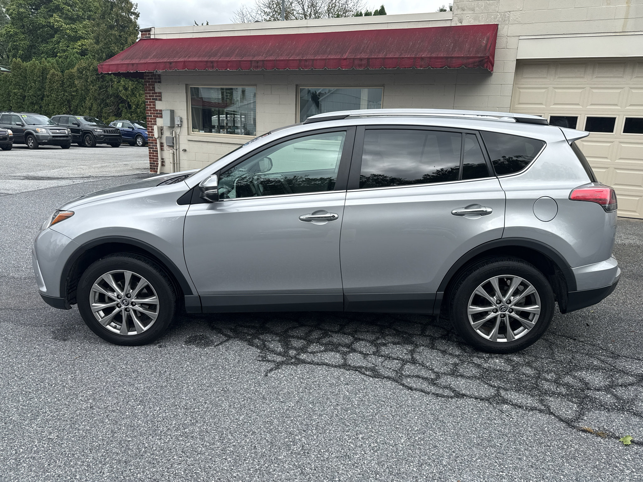 Used 2017 Toyota RAV4 Limited w/ Advanced Technology Package AWD/4WD image 2
