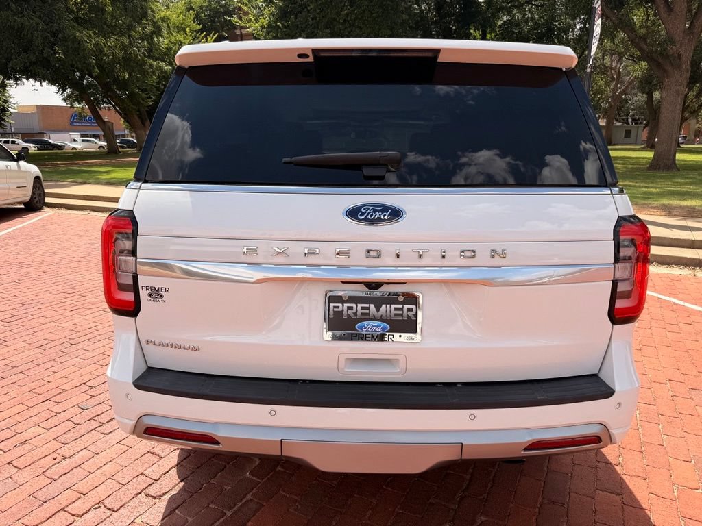 Used 2023 Ford Expedition Platinum RWD image 4