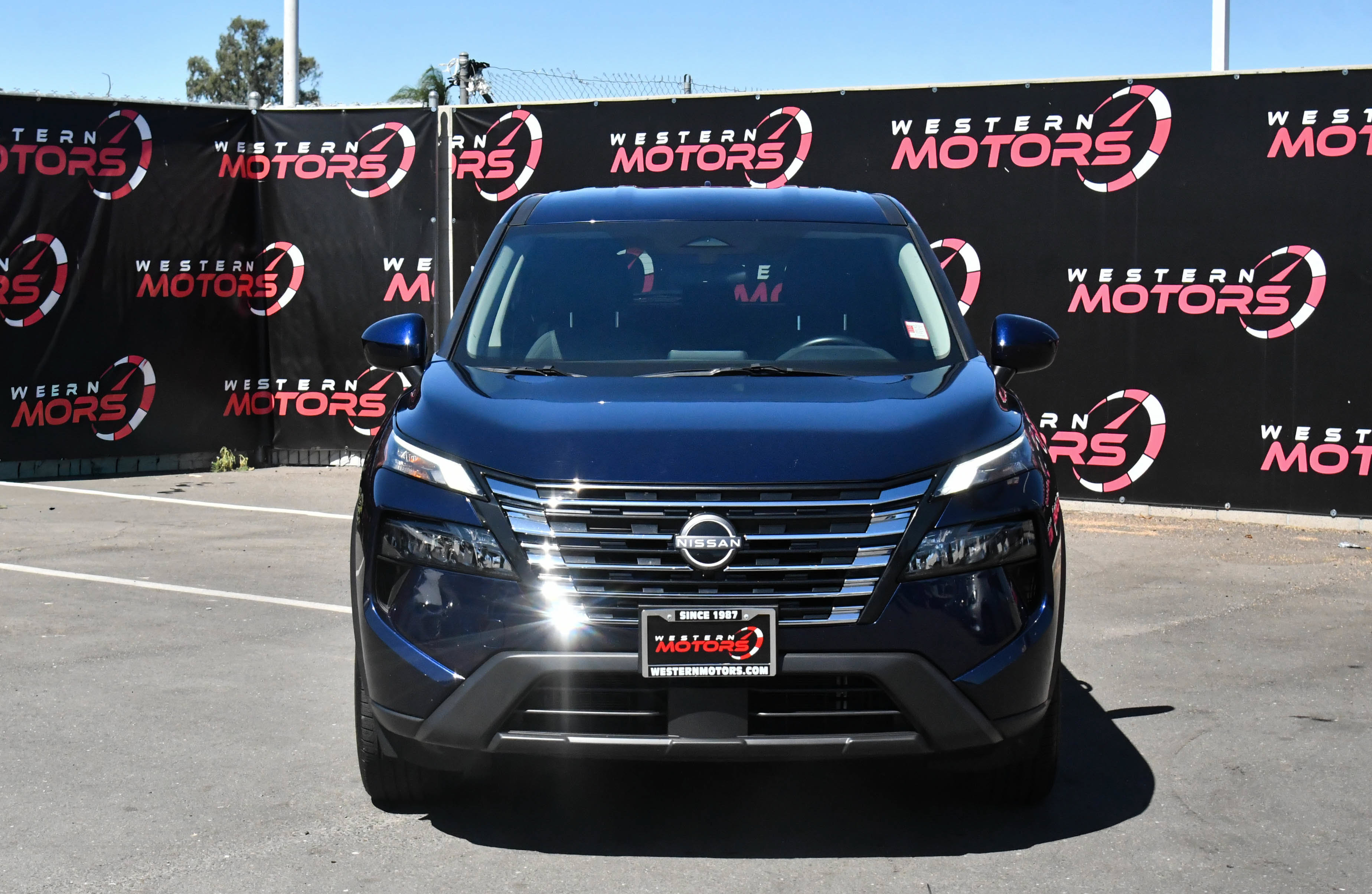 Used 2025 Nissan Rogue SV FWD image 2