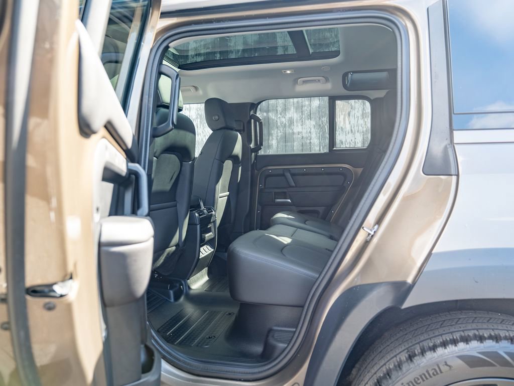 Certified 2025 Land Rover Defender 110 S image 34