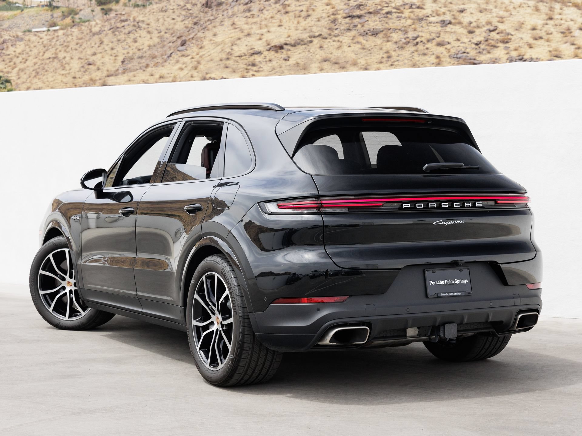 Certified 2025 Porsche Cayenne E-Hybrid AWD/4WD image 3