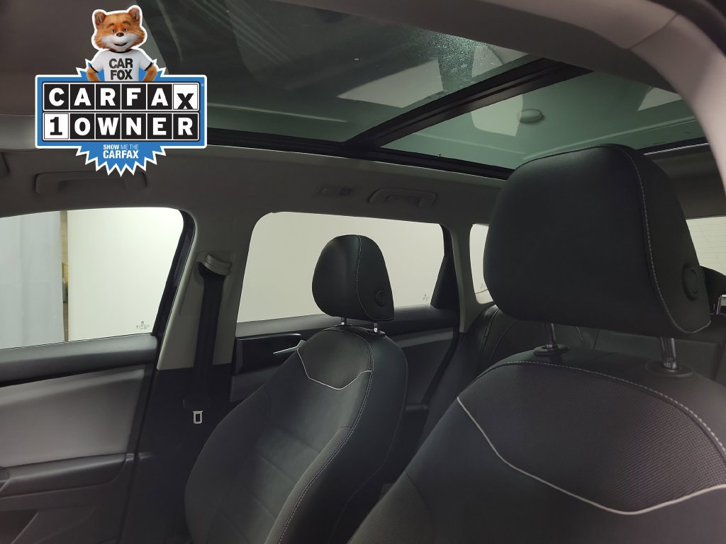 Used 2023 Volkswagen Taos SE w/ Panoramic Sunroof Package AWD/4WD image 17