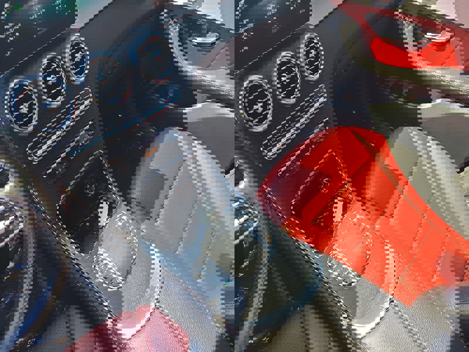 Used 2020 Mercedes-Benz GLC 300 4MATIC Coupe image 27