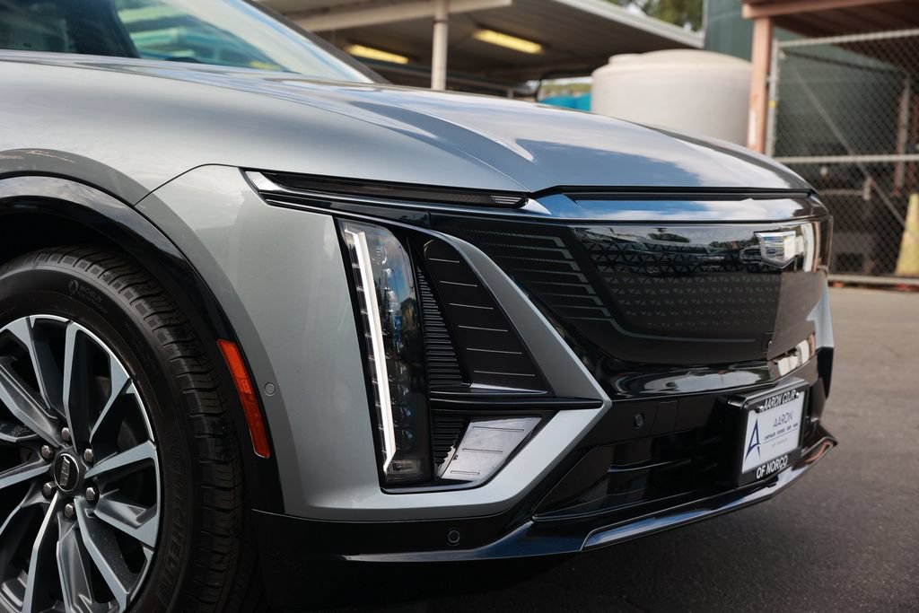 Used 2024 Cadillac Lyriq Sport AWD/4WD image 9
