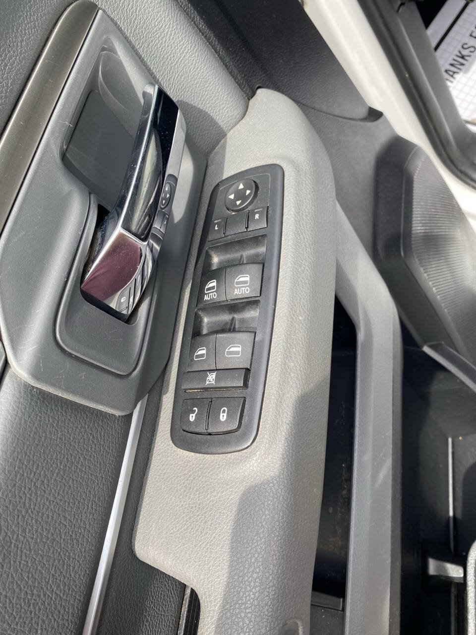 Used 2016 RAM 1500 Classic SLT AWD/4WD image 10