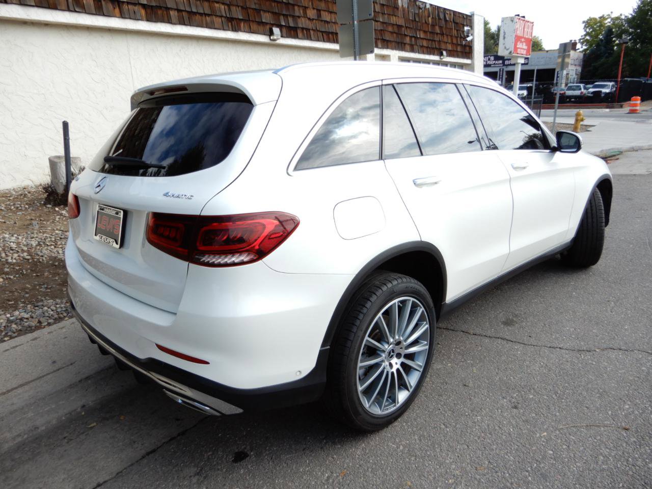 Used 2021 Mercedes-Benz GLC 300 4MATIC image 5