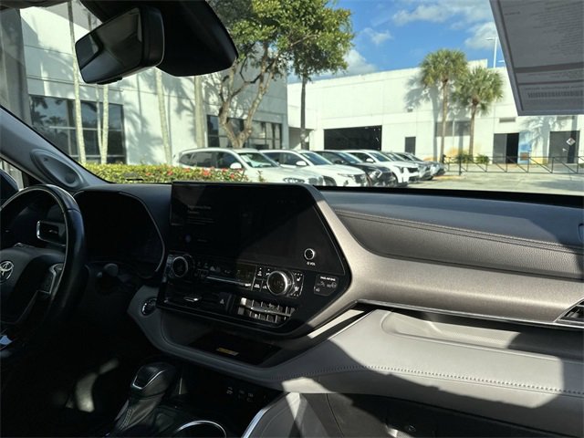 Used 2023 Toyota Highlander Limited image 30