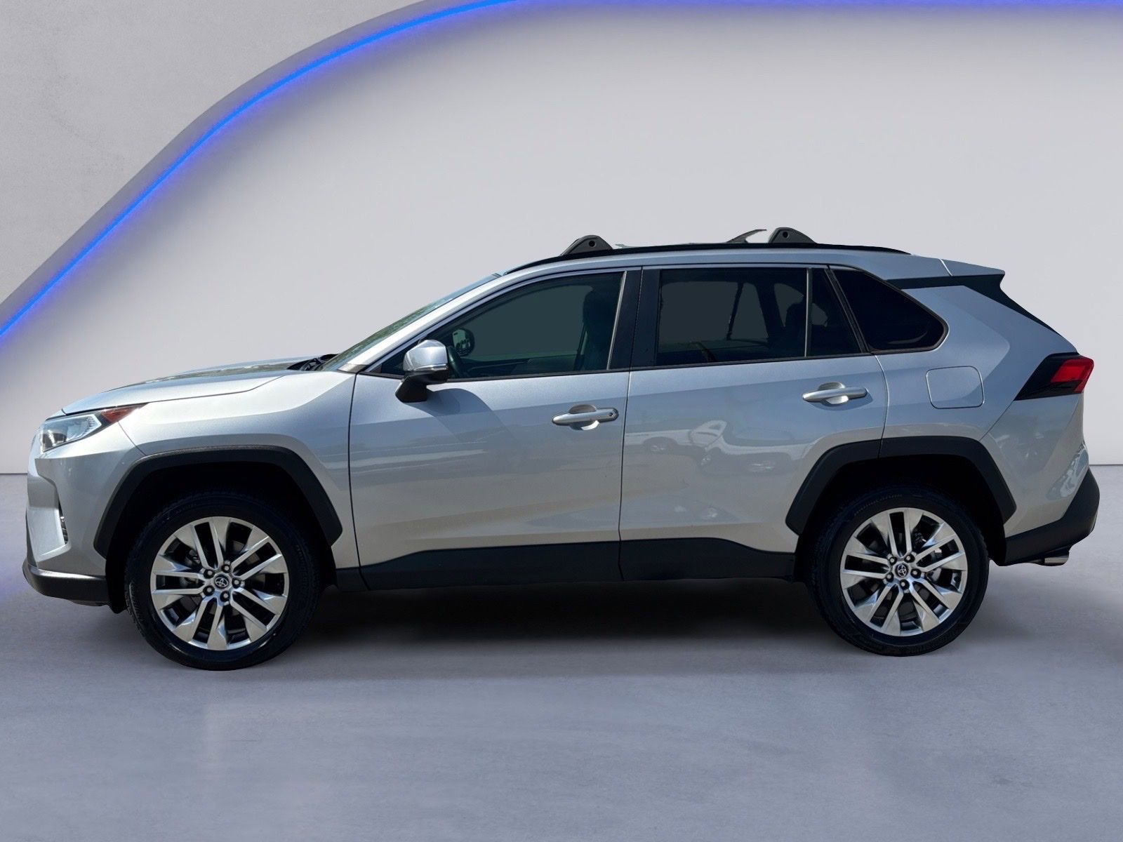 Used 2020 Toyota RAV4 XLE Premium FWD image 11