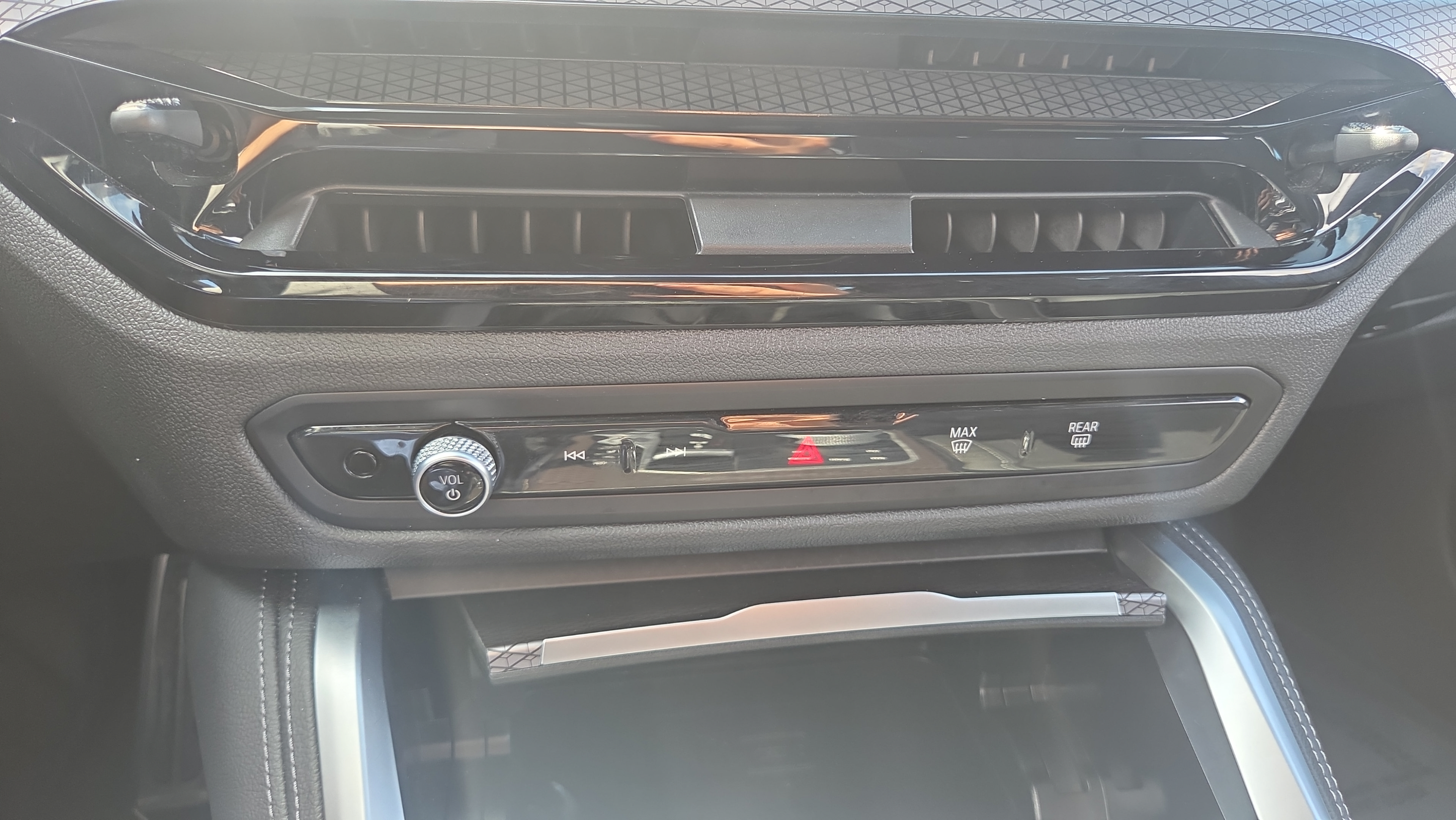 Certified 2025 BMW 430i Coupe w/ M Sport Package RWD image 29