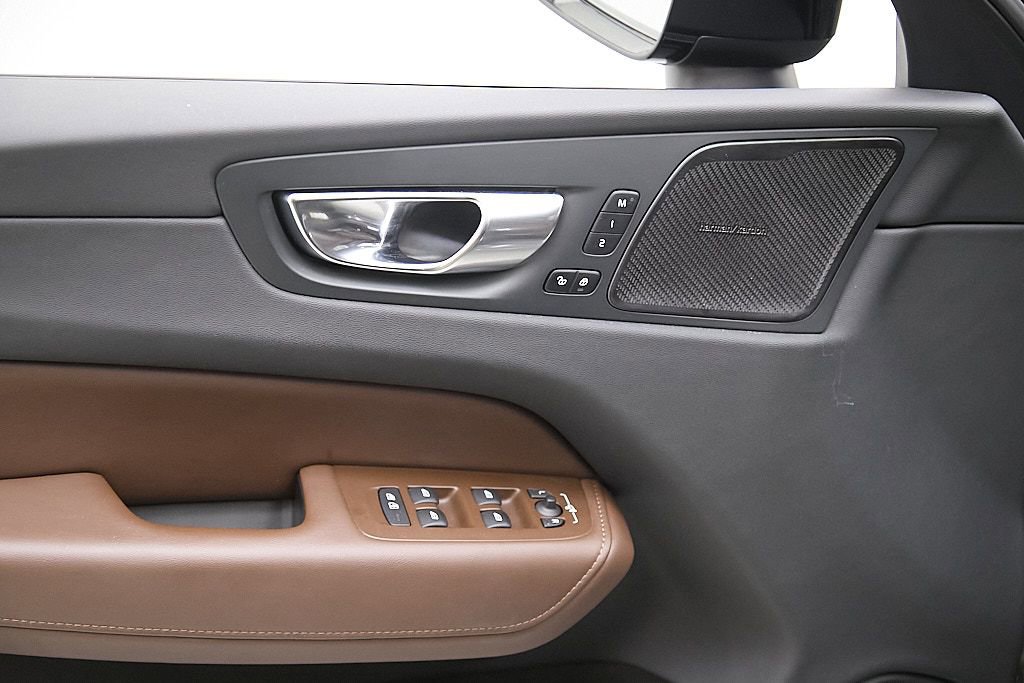 Used 2023 Volvo XC60 B5 Plus w/ Climate Package image 11