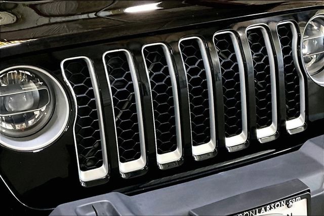 Used 2020 Jeep Gladiator Overland AWD/4WD image 11