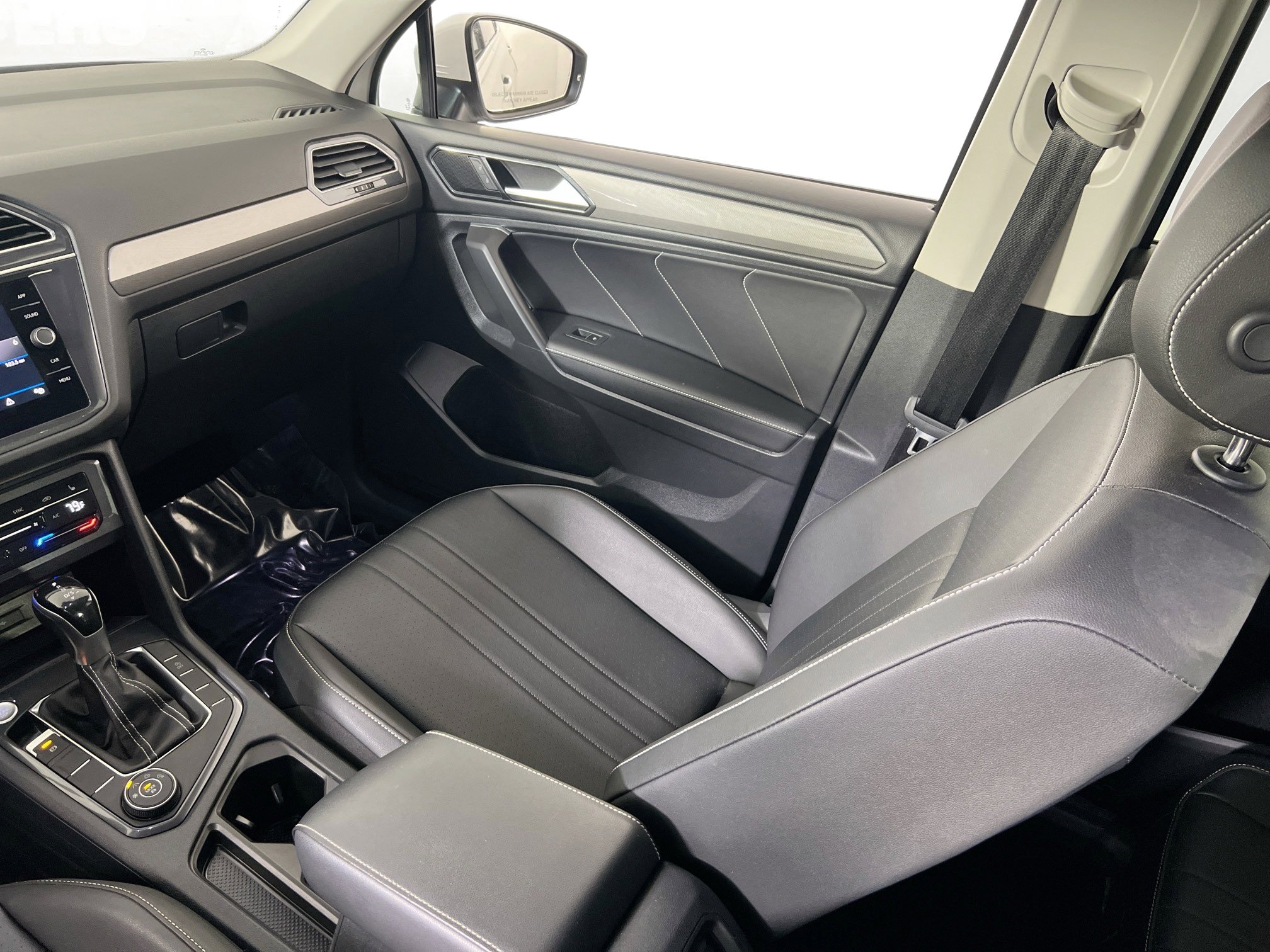 Used 2022 Volkswagen Tiguan SE AWD/4WD image 21