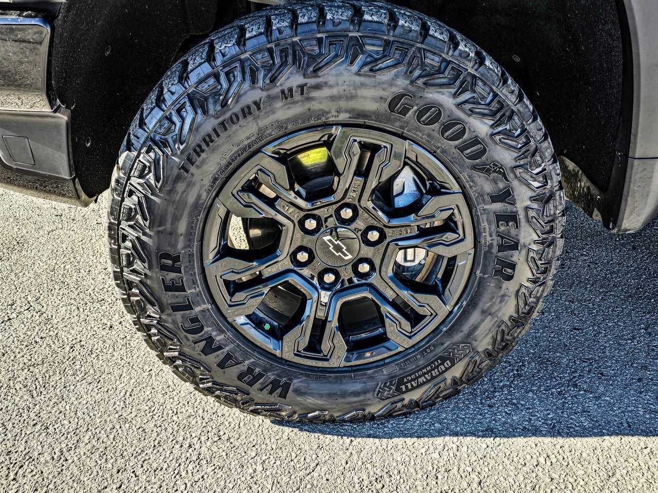 Used 2023 Chevrolet Silverado 1500 ZR2 w/ Technology Package image 9