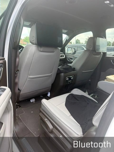 Used 2024 GMC Yukon XL SLT w/ SLT Luxury Package AWD/4WD image 7