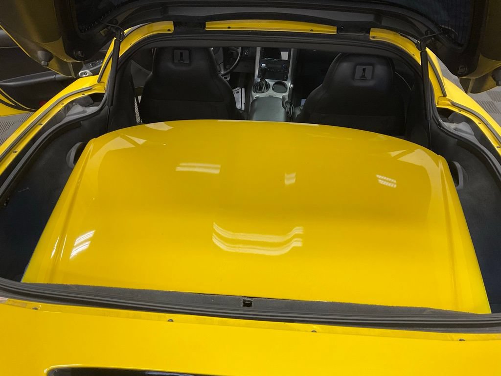 Used 2005 Chevrolet Corvette Coupe w/ Preferred Equipment Group RWD image 34