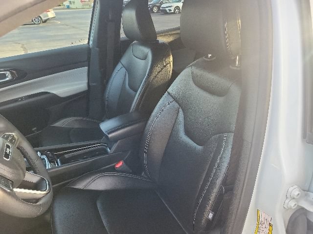Used 2025 Jeep Compass Limited AWD/4WD image 27