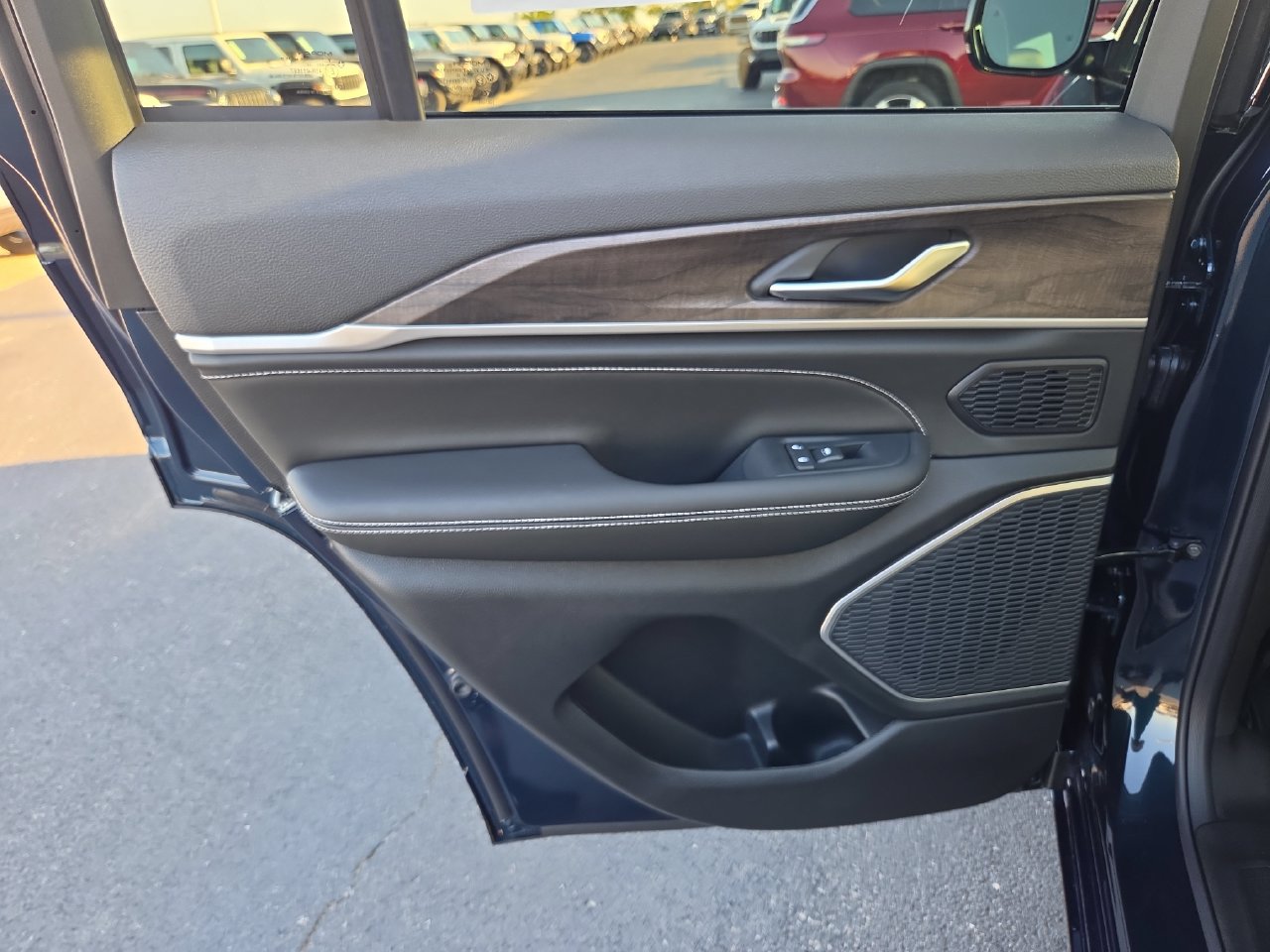 New 2027 Jeep Grand Cherokee Limited AWD/4WD image 20