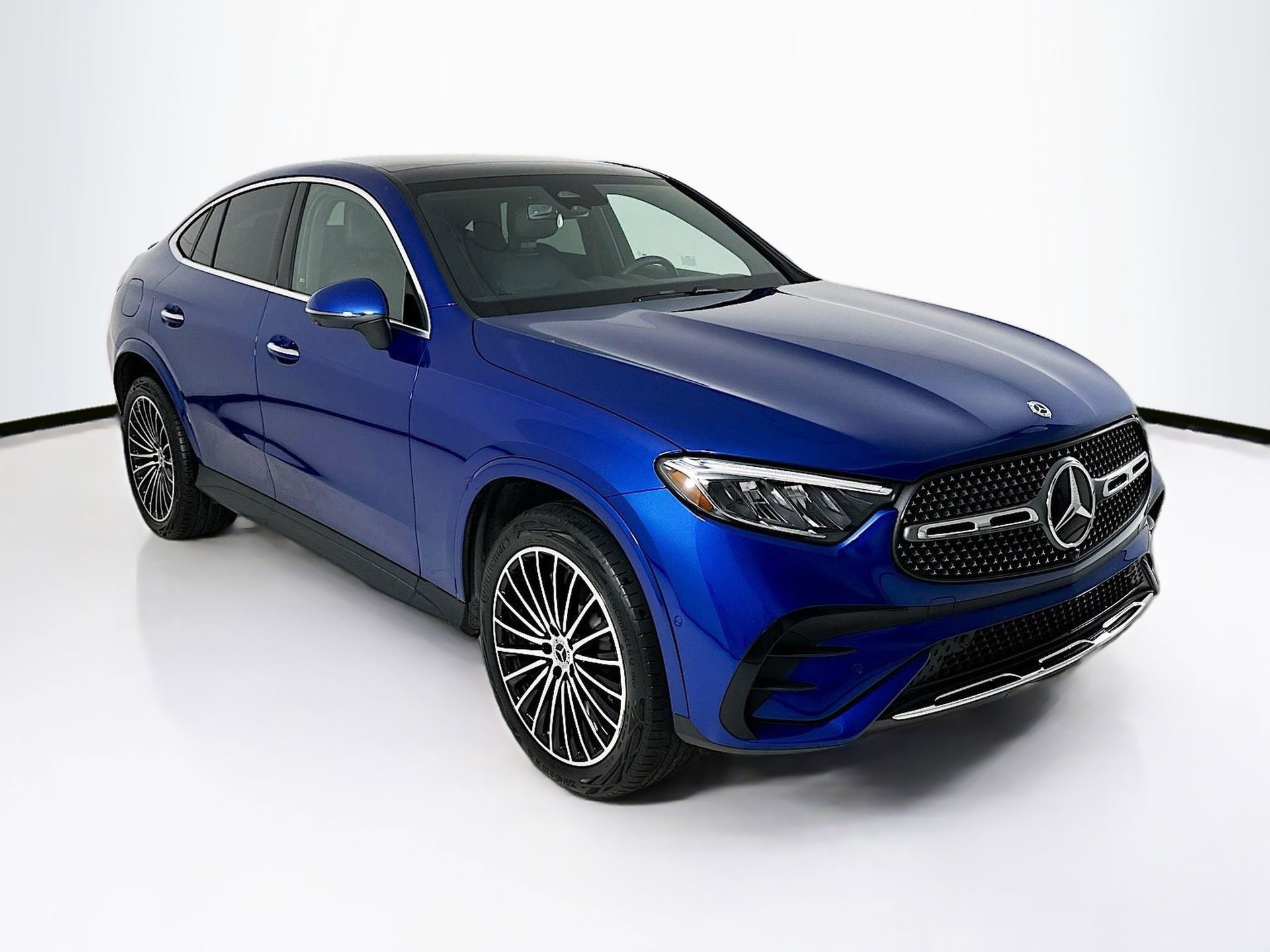 Used 2025 Mercedes-Benz GLC 300 4MATIC image 1