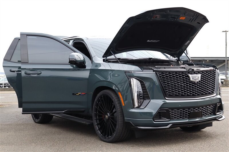 Used 2026 Cadillac Escalade V w/ LPO, ONYX Package AWD/4WD image 42
