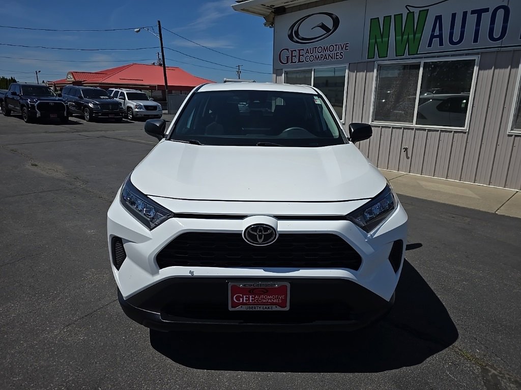 Used 2022 Toyota RAV4 LE image 2