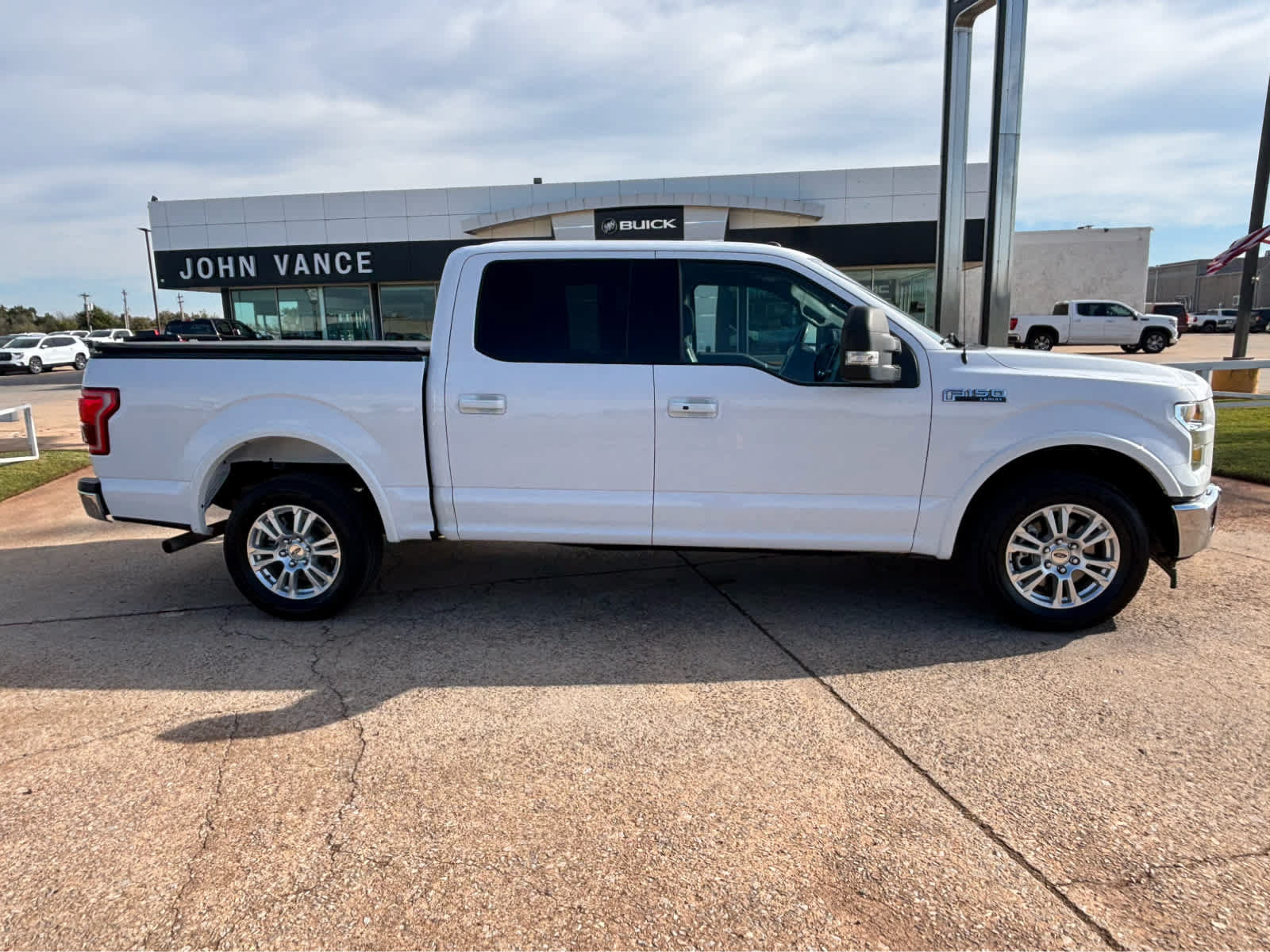 Used 2017 Ford F150 Lariat w/ Equipment Group 501A Mid RWD image 8