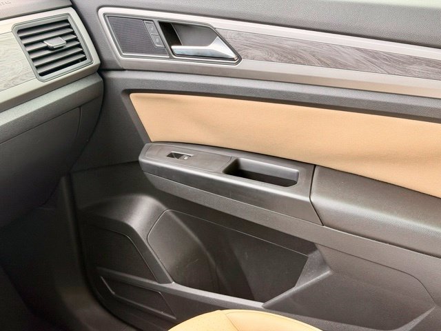 Used 2020 Volkswagen Atlas Cross Sport SE w/ Panoramic Sunroof Package FWD image 25