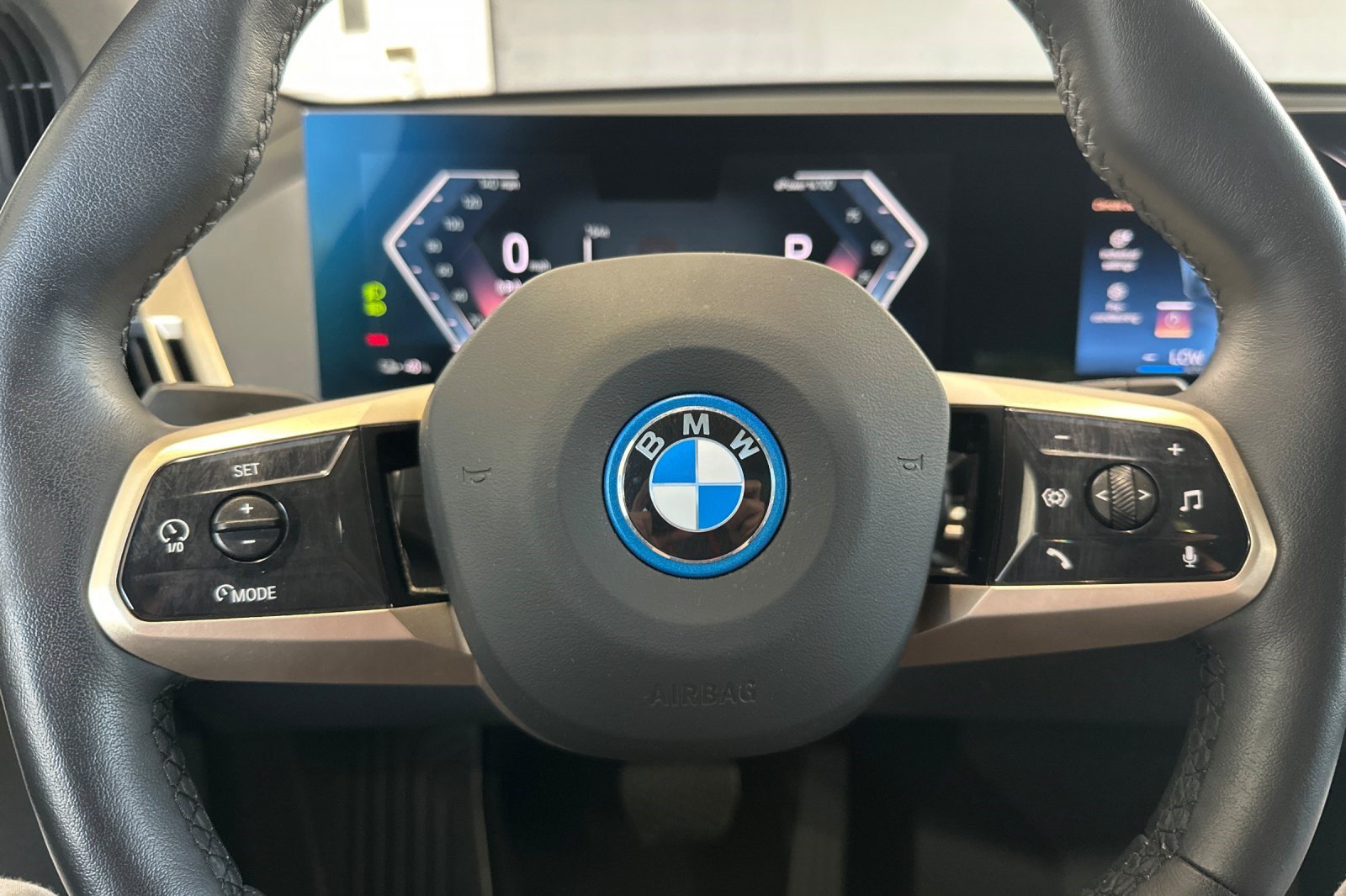 Used 2024 BMW iX xDrive50 w/ Sport Package AWD/4WD image 31