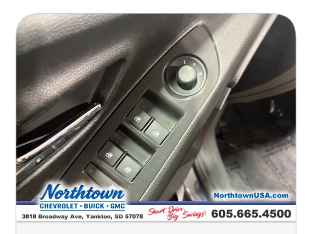 Used 2022 Chevrolet Trax LT w/ LT Convenience Package AWD/4WD image 11