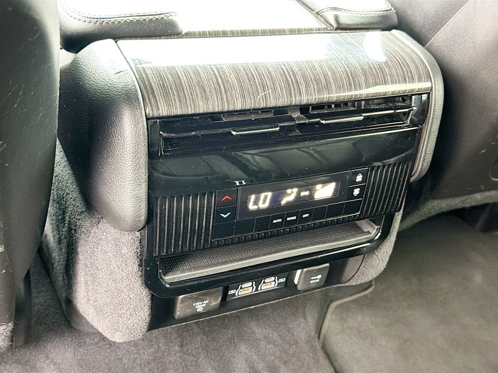 Used 2022 Jeep Wagoneer Series II AWD/4WD image 26