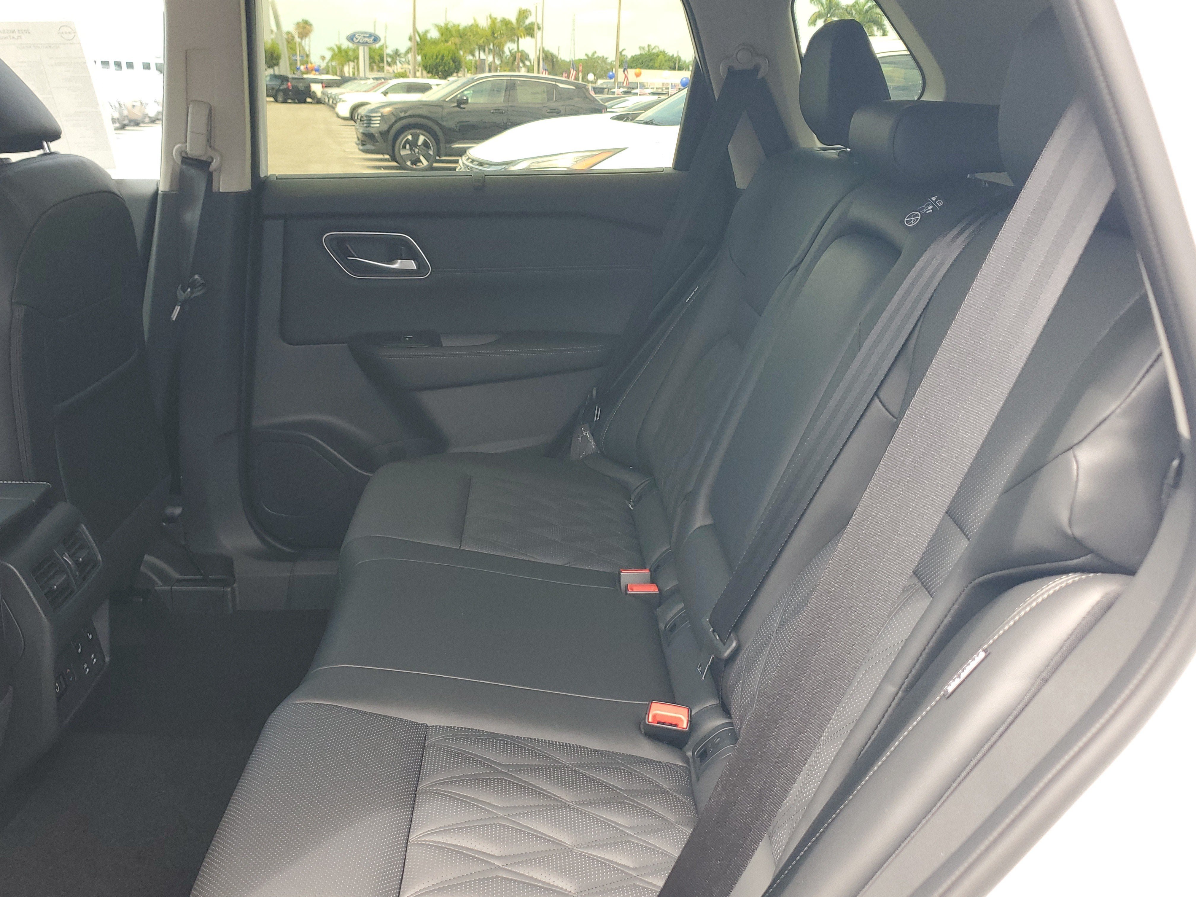 New 2025 Nissan Rogue Platinum w/ Platinum Premium Package FWD image 11