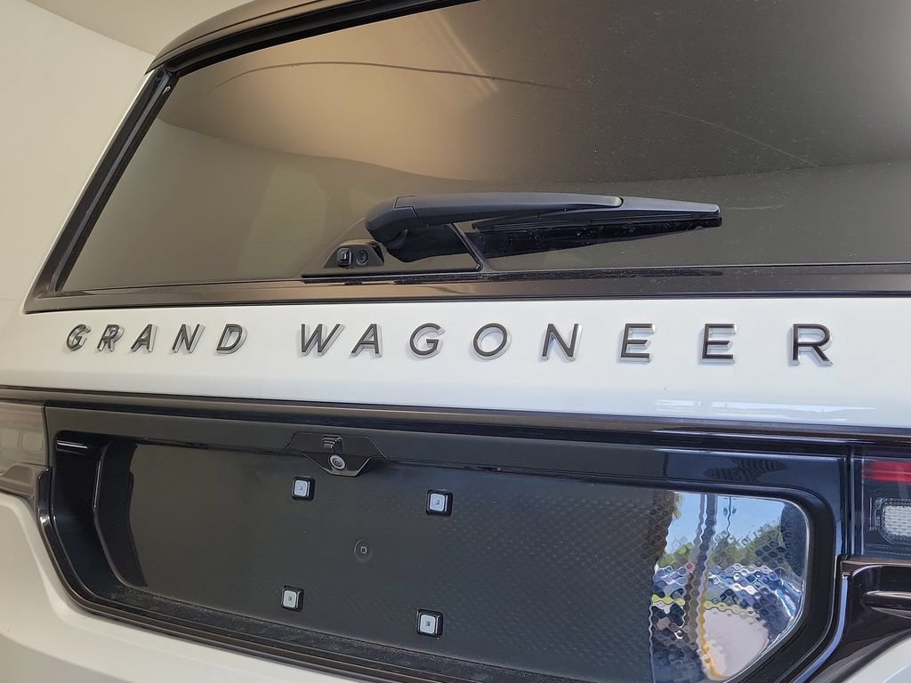 Used 2025 Jeep Grand Wagoneer L Series III w/ Rear Seat Video Group 1 AWD/4WD image 7