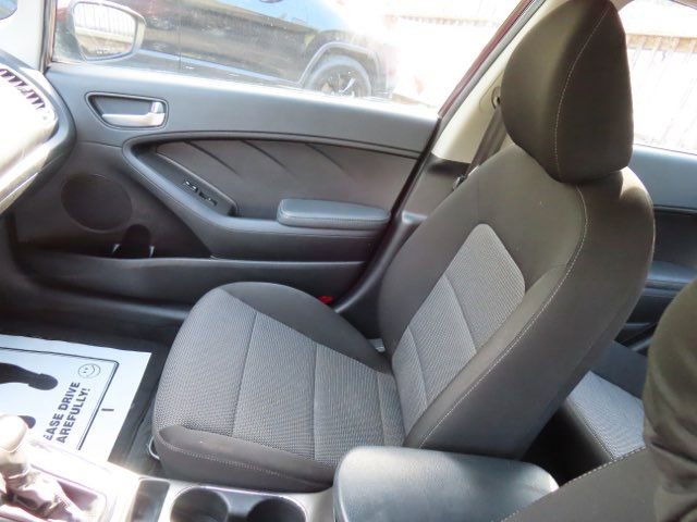 Used 2017 Kia Forte LX image 18