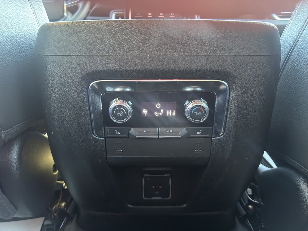 Used 2025 GMC Yukon XL Denali image 13