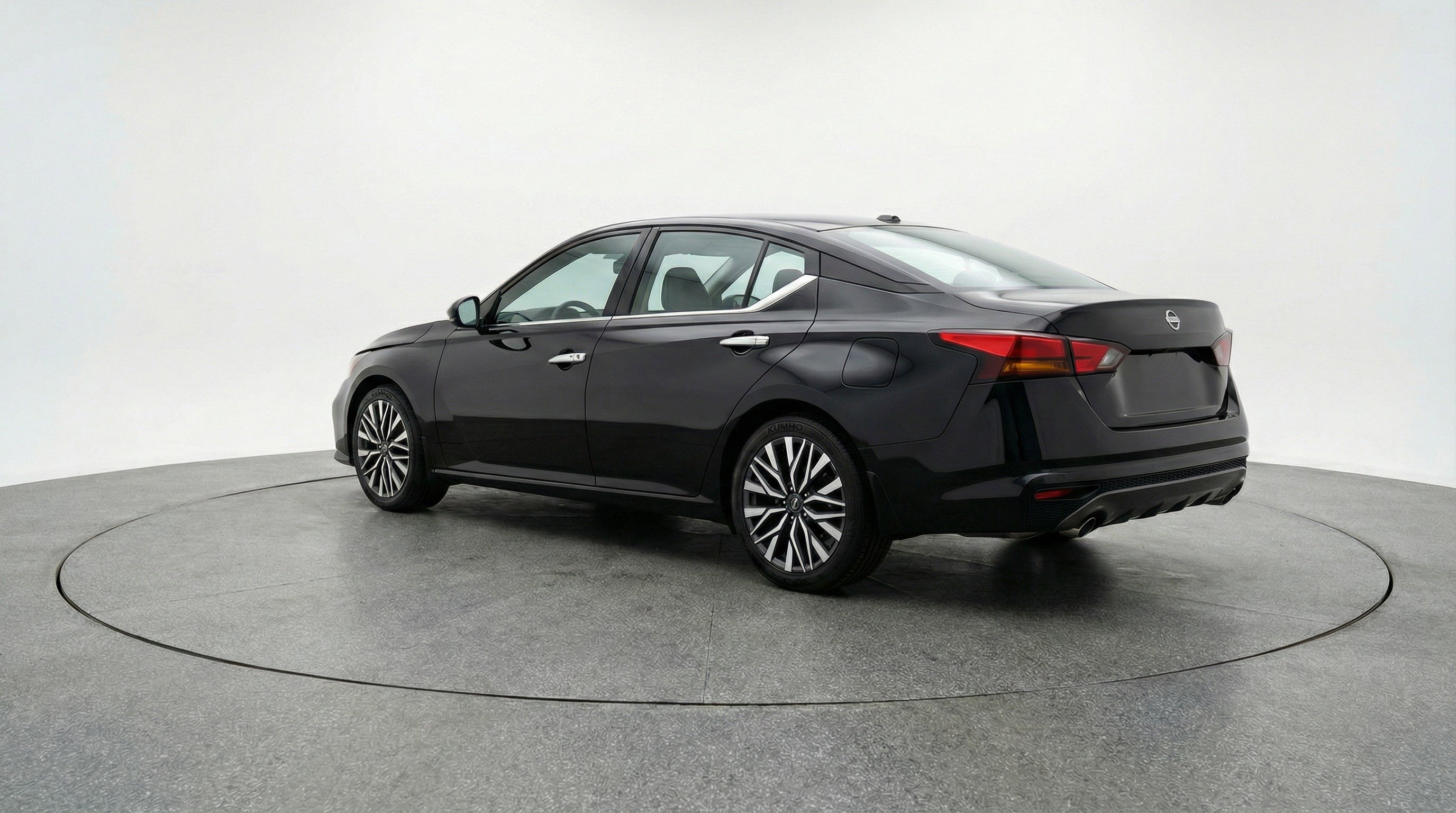 Used 2025 Nissan Altima 2.5 SV image 6