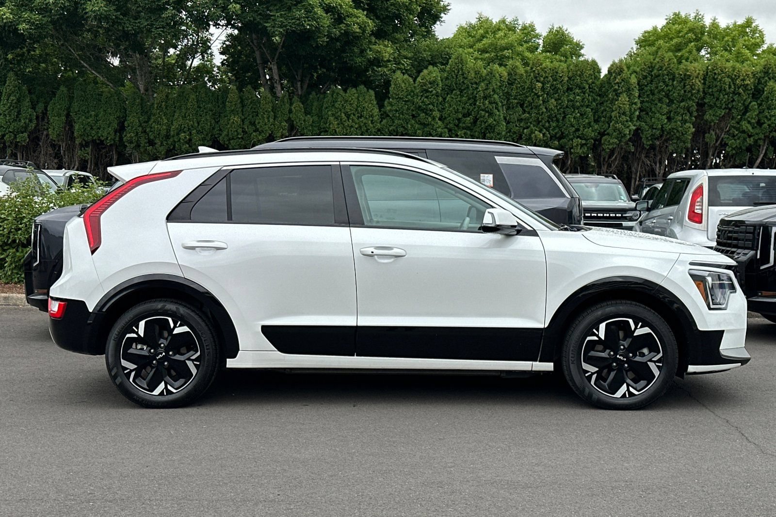 Certified 2023 Kia Niro Wind w/ Wind Preserve Package FWD image 3
