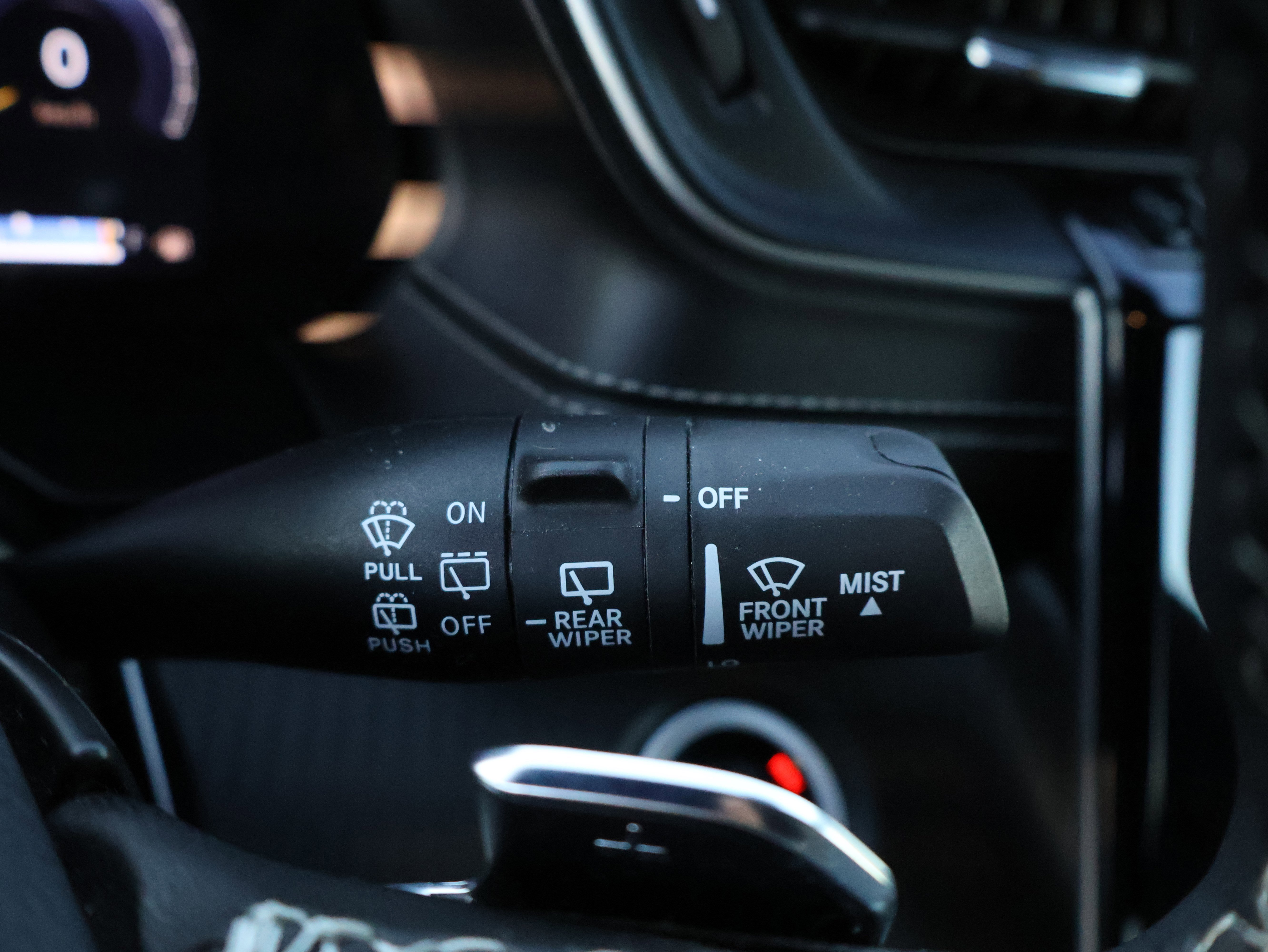 Used 2025 Jeep Grand Cherokee Altitude AWD/4WD image 39