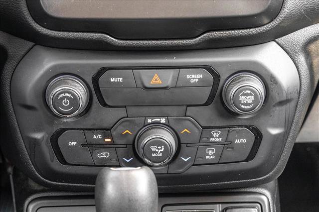 Used 2019 Jeep Renegade Latitude AWD/4WD image 22