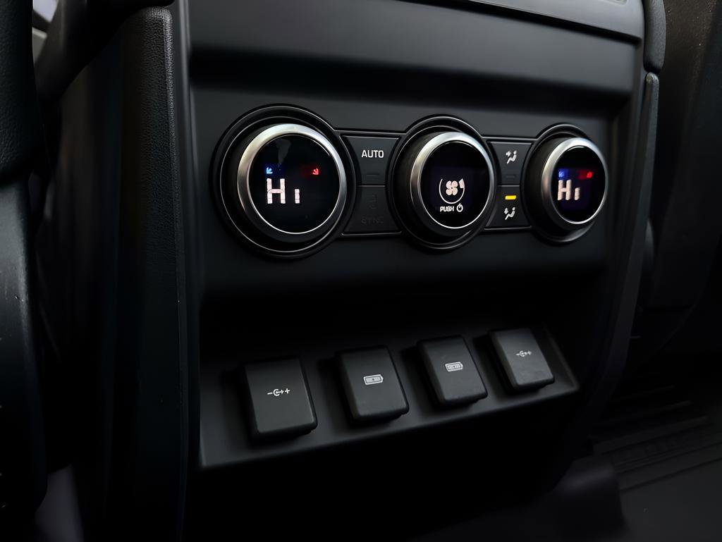 Used 2020 Land Rover Defender 110 SE image 22