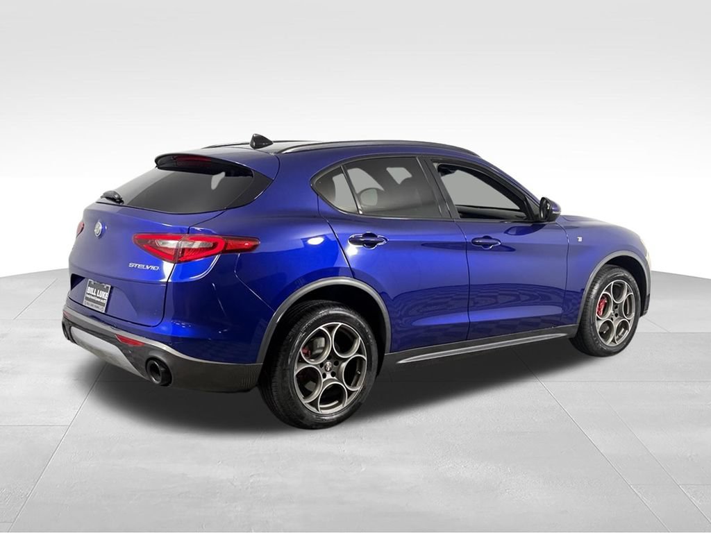 Used 2023 Alfa Romeo Stelvio Ti AWD/4WD image 6