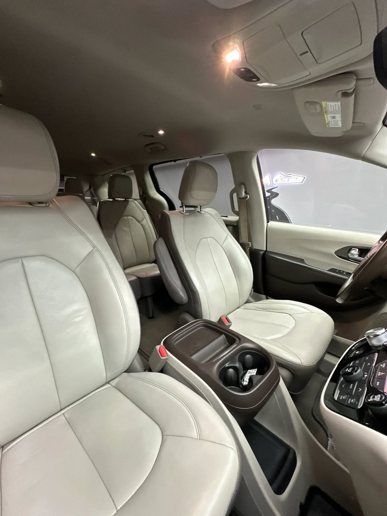 Used 2017 Chrysler Pacifica Touring-L FWD image 32