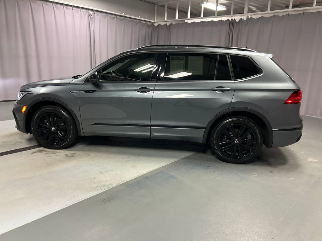 Used 2022 Volkswagen Tiguan SE R-Line image 4