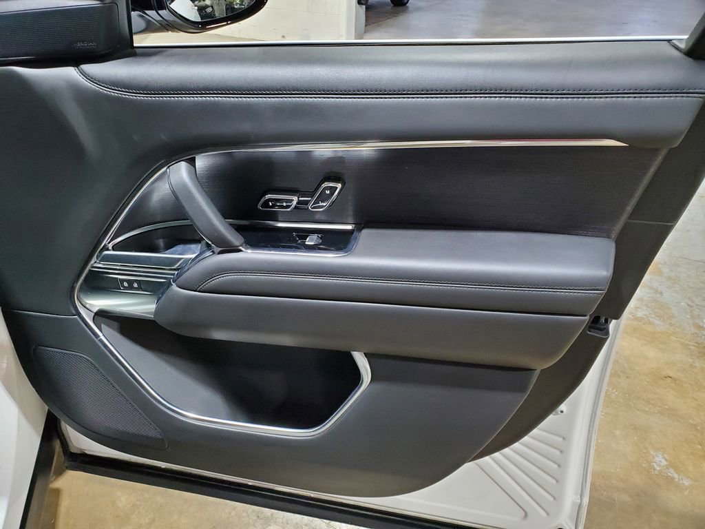 Used 2024 Land Rover Range Rover SE AWD/4WD image 17