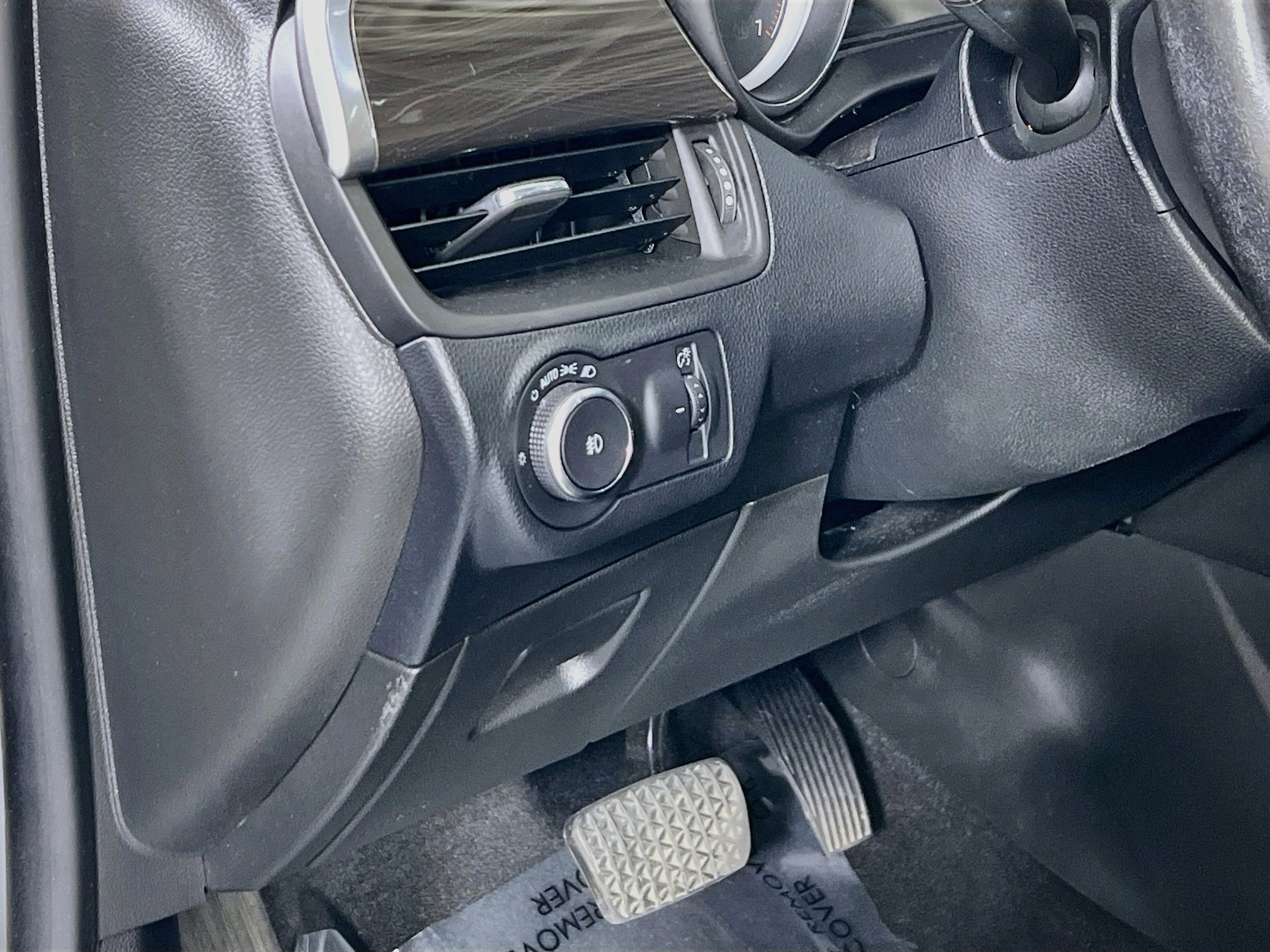 Used 2019 Buick Envision Essence AWD/4WD image 10
