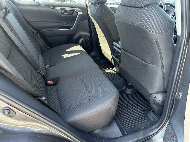 Used 2022 Toyota RAV4 LE FWD image 12