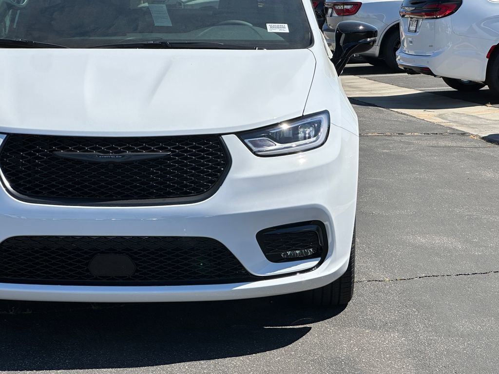 New 2026 Chrysler Pacifica Select FWD image 13