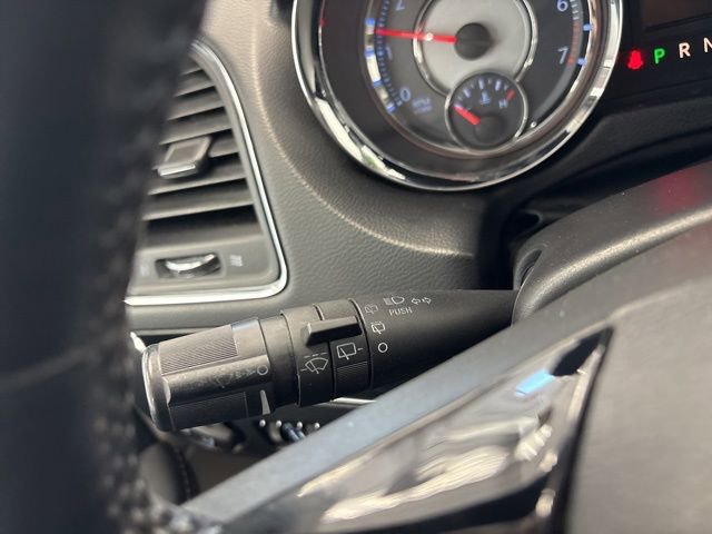 Used 2014 Chrysler Town & Country Touring-L FWD image 33