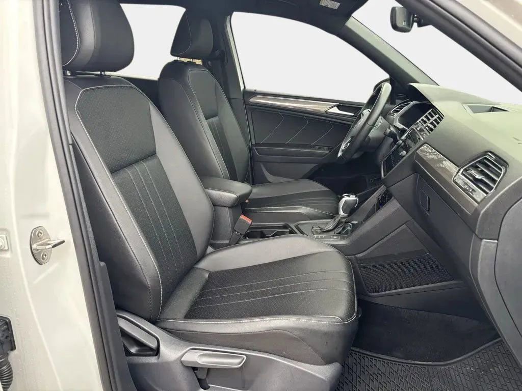 Used 2024 Volkswagen Tiguan SE R-Line image 31
