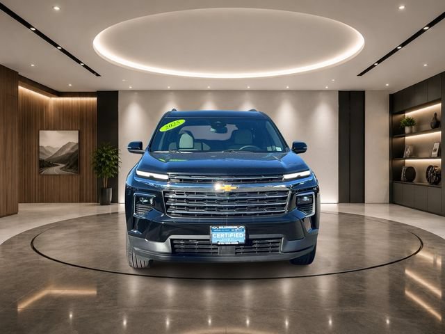 Certified 2025 Chevrolet Traverse LT FWD image 2